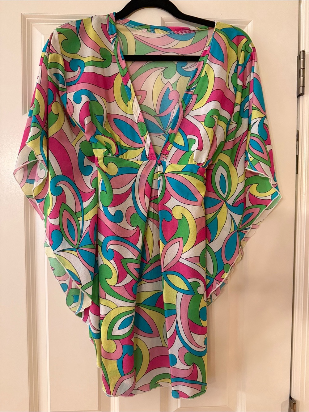 Tara Grinna cover-up colorful scroll pattern on EUC. Size Medium